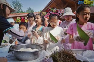 体坛：国足重点练习定位球备战阿曼 朱辰杰参加合练吴曦缺席